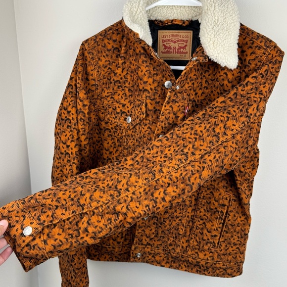 Levi’s Cheetah Print Ladies Jean Jacket- size small - Like New - Picture 13 of 15